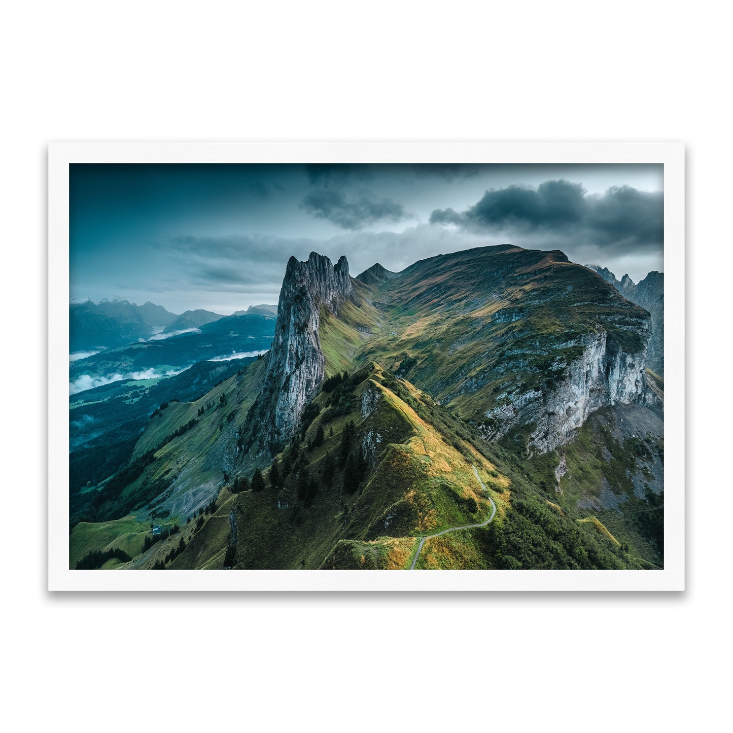 Steinerne Wächter - Dramatischer Alpen-Bergrat