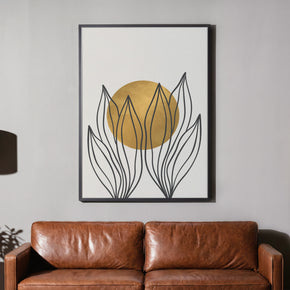 Abstrakte Gartenarbeit - Goldene Sonne Poster, gerahmt über einem braunen Ledersofa