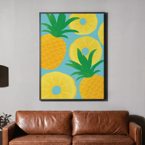 Fruchtige Komposition - Ananas-Träume Poster, gerahmt über einem braunen Ledersofa