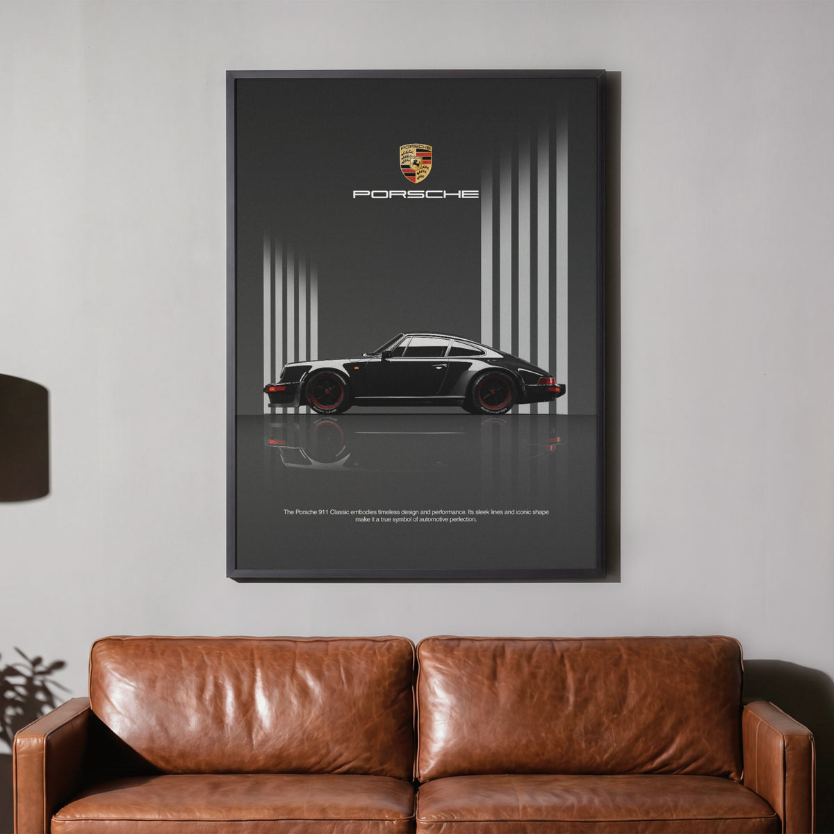 Zeitlose Ikone - Der klassische Elfer Poster, gerahmt über einem braunen Ledersofa