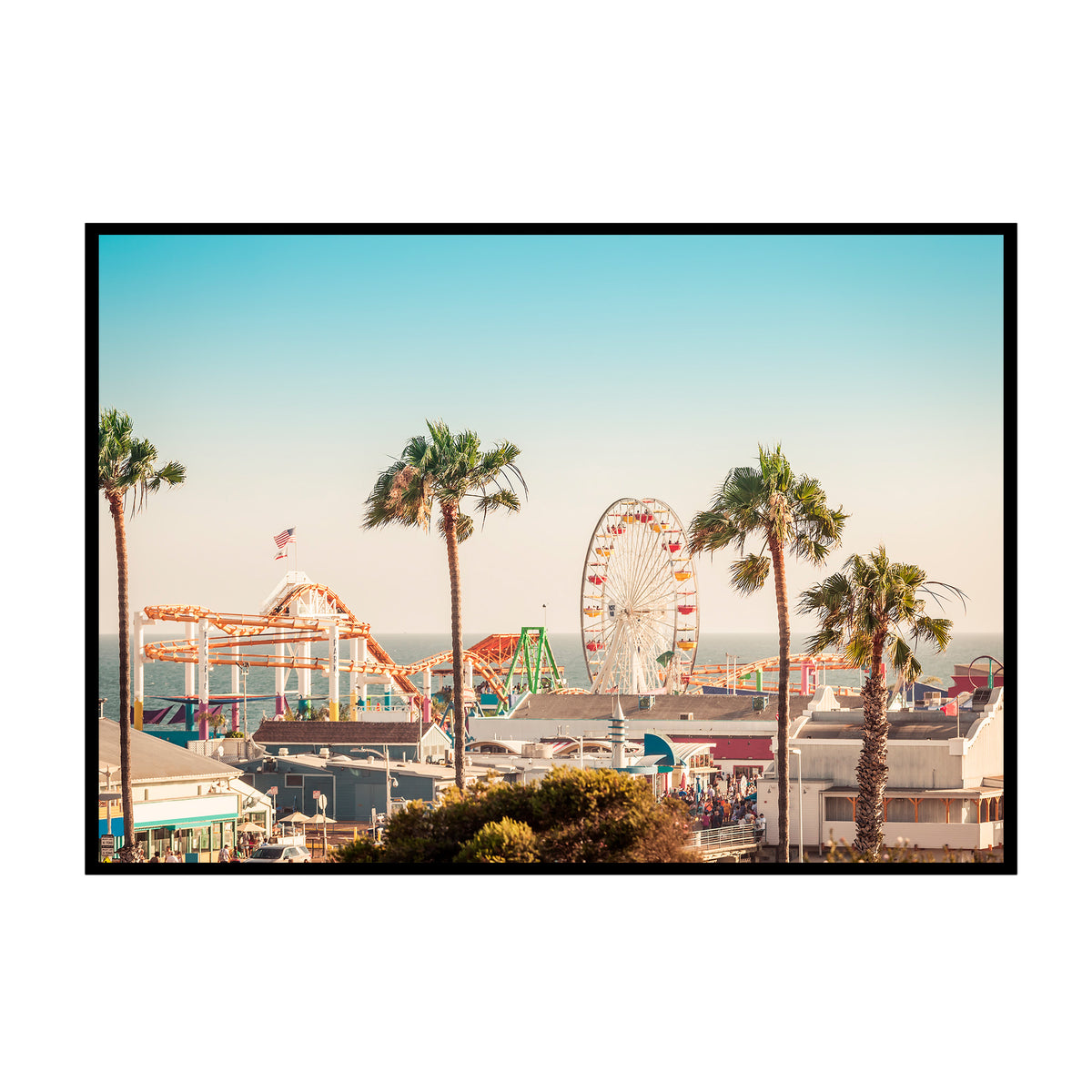 Endloser Sommer - Santa Monica Pier Poster, Nahaufnahme des Drucks im schmalen schwarzen Rahmen