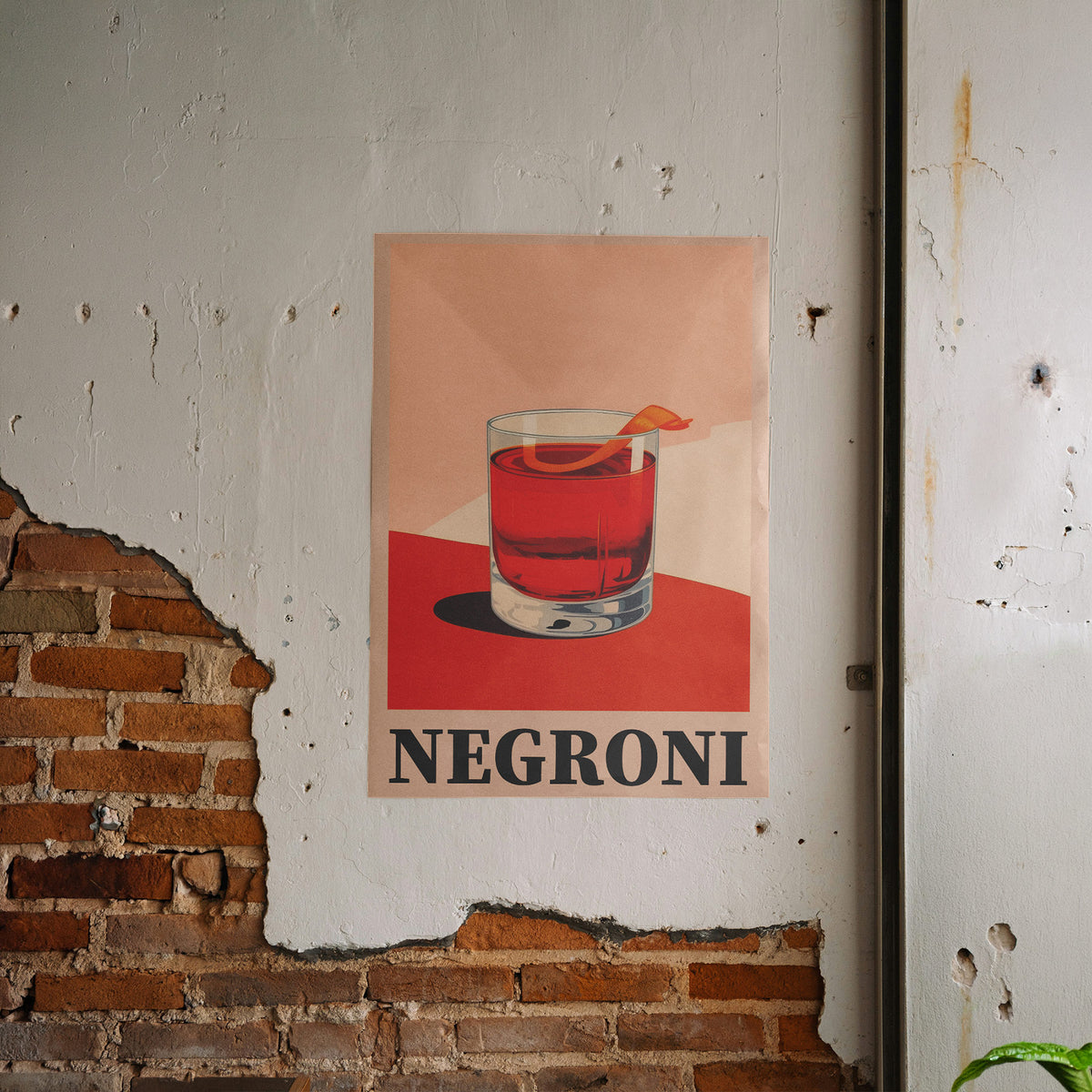 Aperitivo Zeit - Kühler Negroni Poster, gerahmt an einer rauen Verputzwand