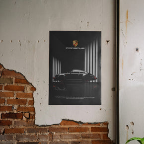 Zeitlose Ikone - Der klassische Elfer Poster, gerahmt an einer rauen Verputzwand
