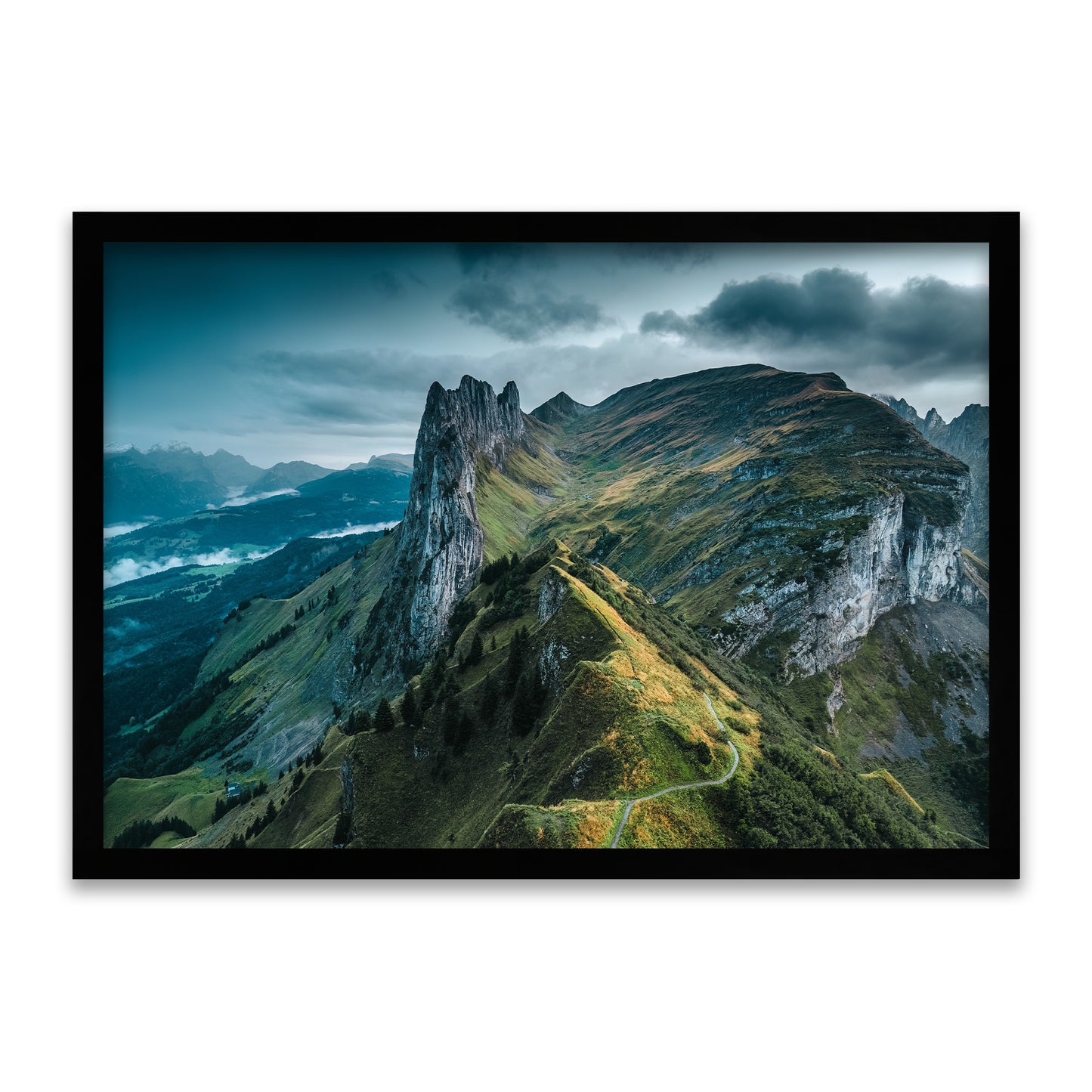 Steinerne Wächter - Dramatischer Alpen-Bergrat