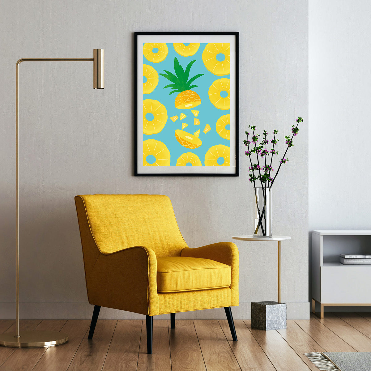 Funky Ananas - Süsse Sehnsucht Poster, gerahmt an einer Wand neben einem Sessel