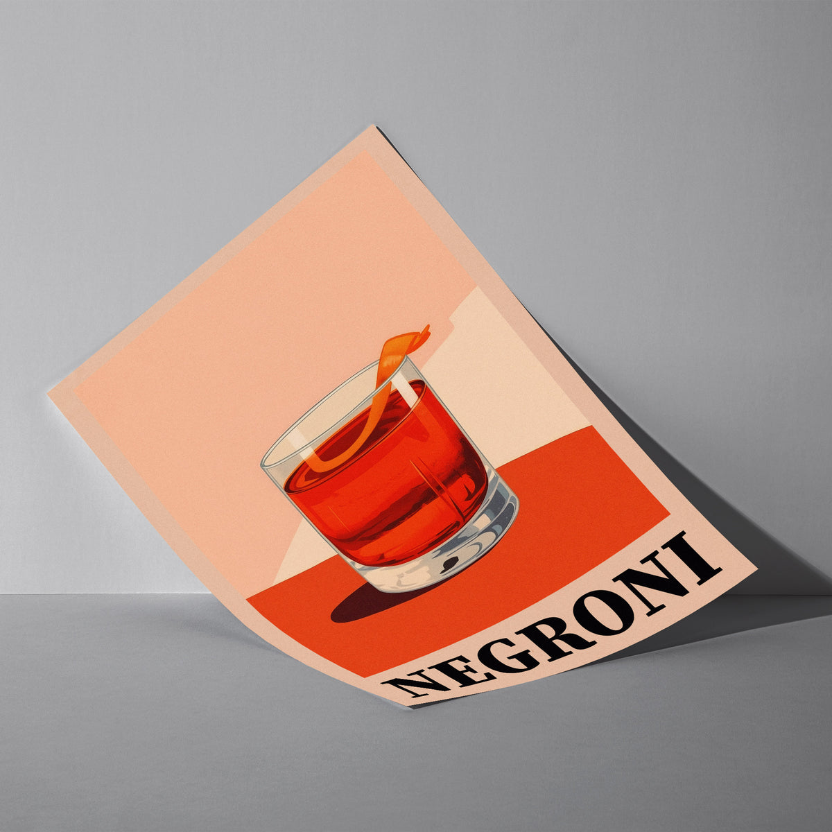Aperitivo Zeit - Kühler Negroni Poster, als ungerahmtes Blatt an eine Wand gelehnt
