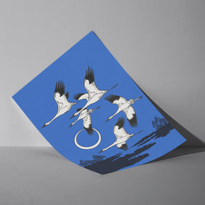 Ewiger Flug - Japanische Kraniche Poster, als ungerahmtes Blatt an eine Wand gelehnt
