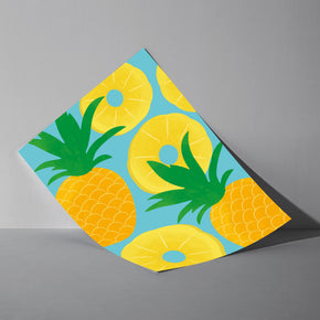 Fruchtige Komposition - Ananas-Träume Poster, als ungerahmtes Blatt an eine Wand gelehnt