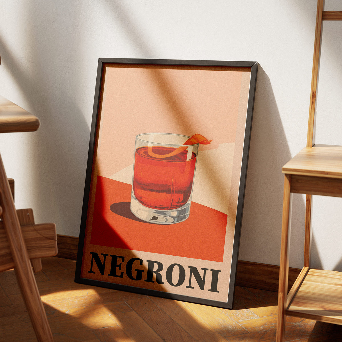 Aperitivo Zeit - Kühler Negroni Poster, am Boden neben einem Stuhl angelehnt