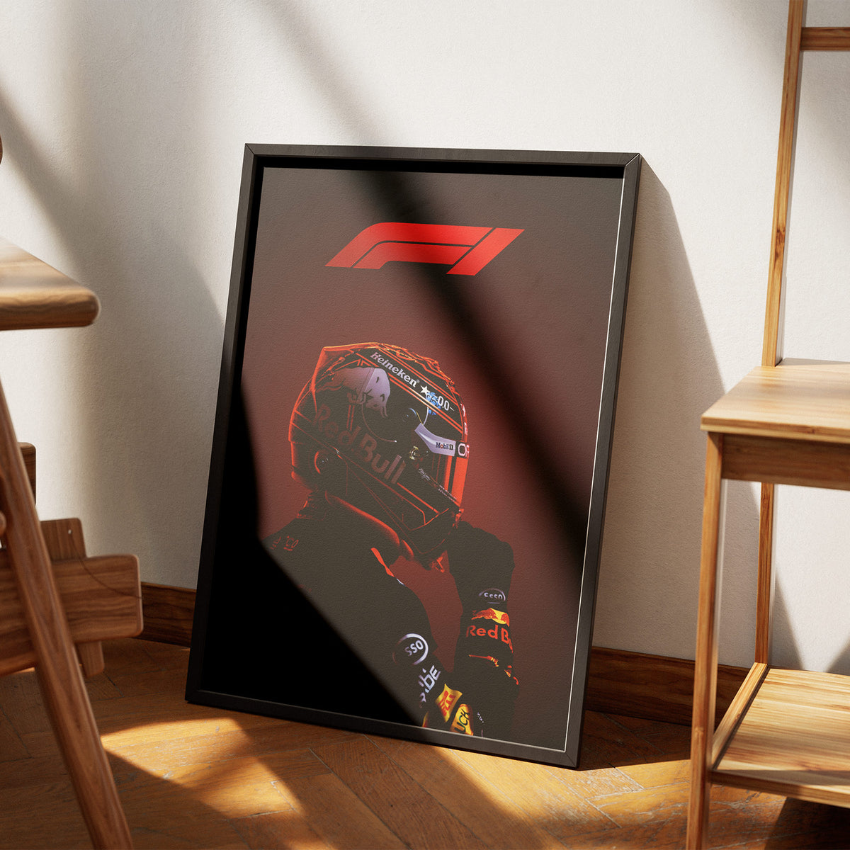 F1 Intensität - Red Bull Racing Poster, am Boden neben einem Stuhl angelehnt