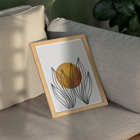 Abstrakte Gartenarbeit - Goldene Sonne Poster, gerahmt über einem Sofa