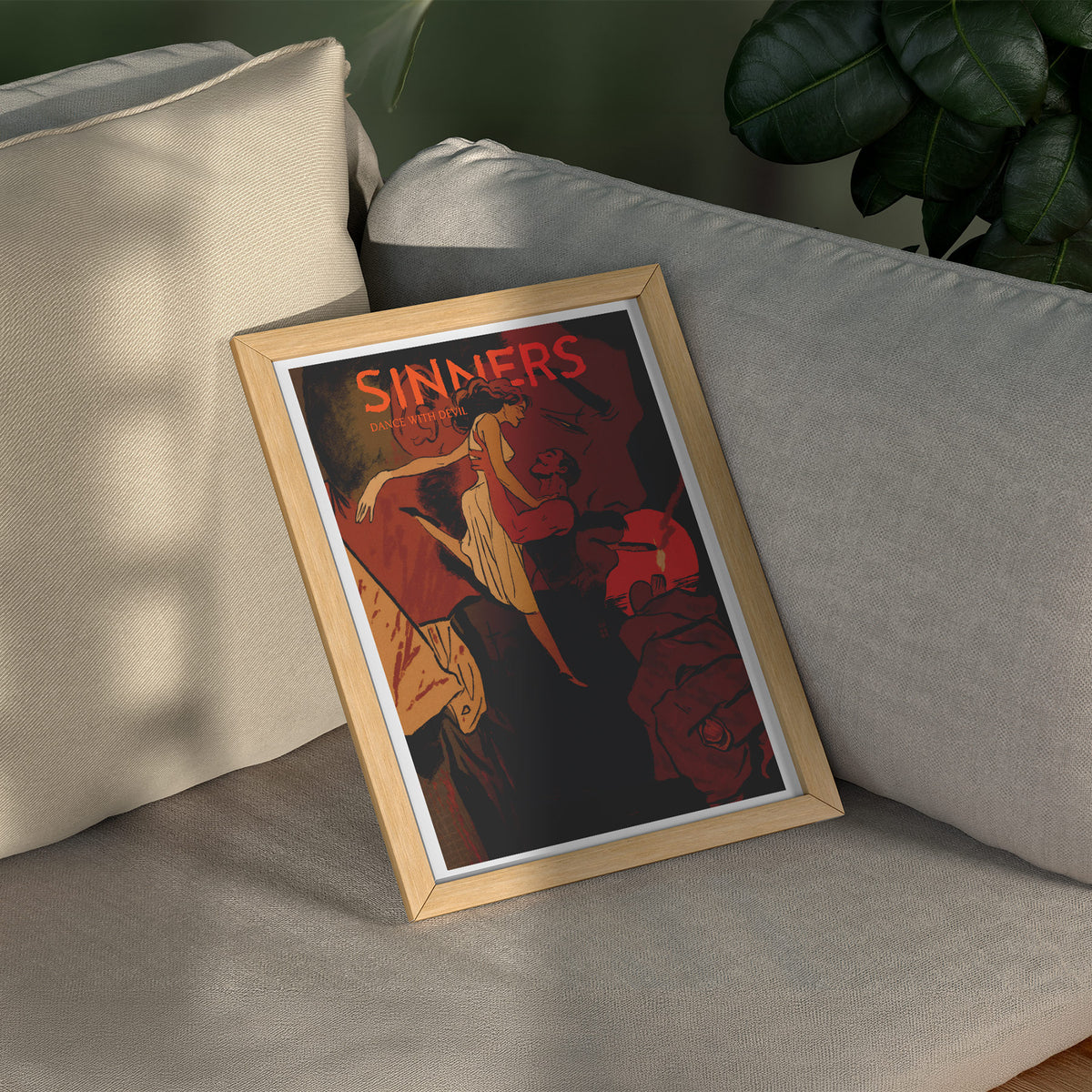 Dance with Devil - Pulp Illustration Poster, gerahmt über einem Sofa