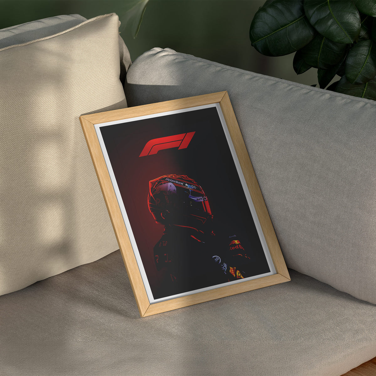 F1 Intensität - Red Bull Racing Poster, gerahmt über einem Sofa