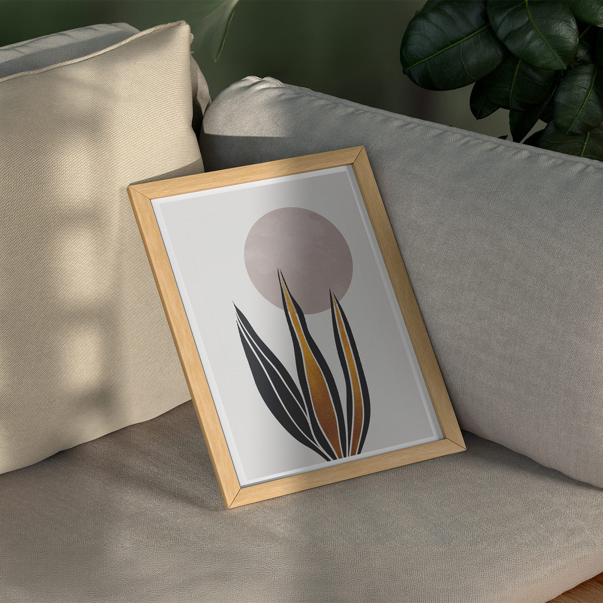 Florale Harmonie - Schlichte Eleganz Poster, gerahmt über einem Sofa