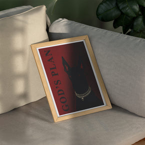 God's Plan - Diamant Dobermann Poster, gerahmt über einem Sofa