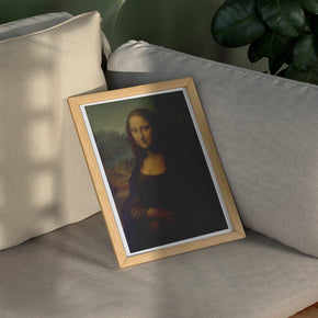 Mona Lisa Poster, gerahmt über einem Sofa
