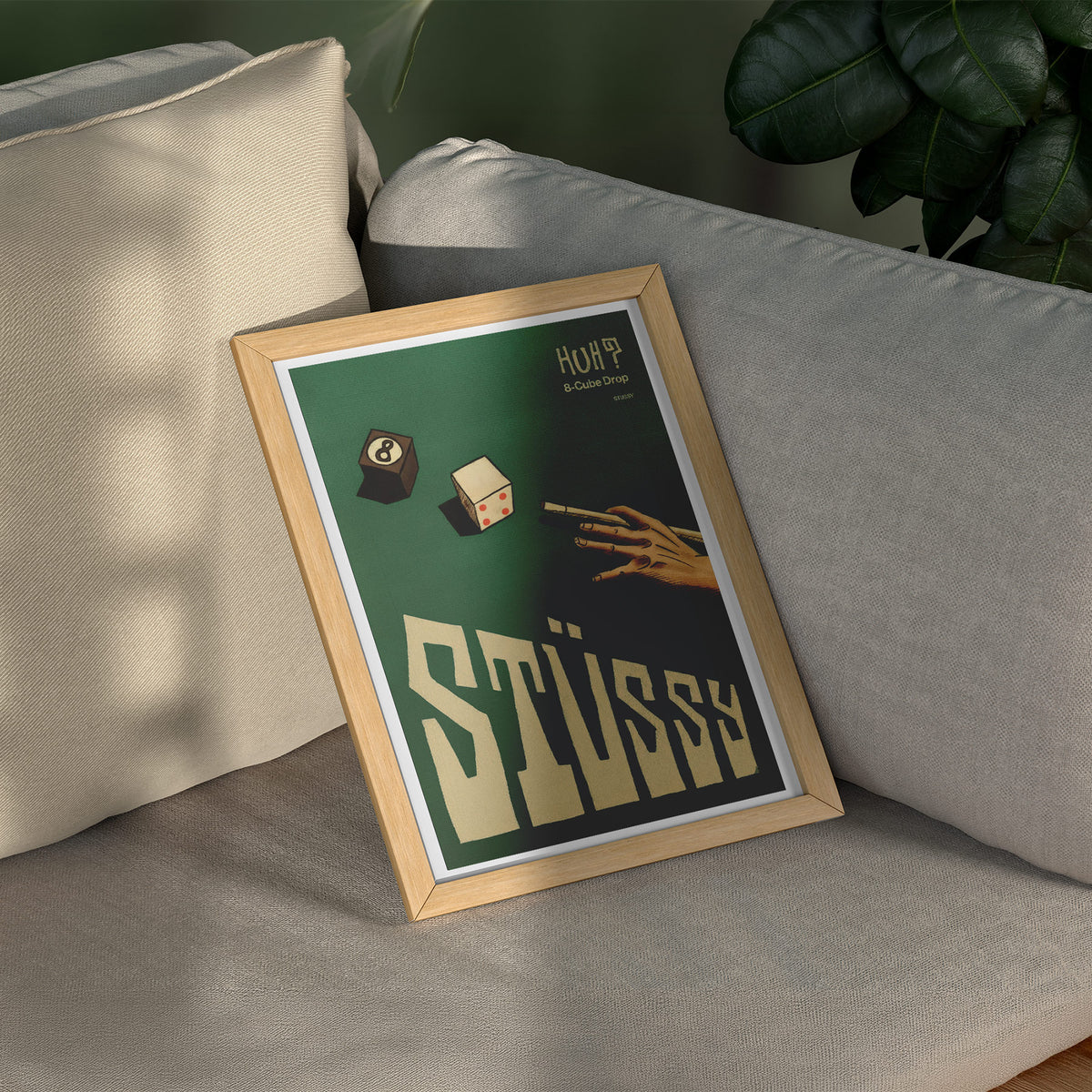 Streetwear Spiel - 8-Würfel Pool Poster, gerahmt über einem Sofa