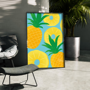 Fruchtige Komposition - Ananas-Träume Poster, gerahmt in einer Aussenkulisse