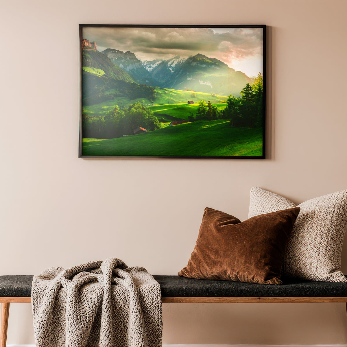 Heimkehr der Stille - Appenzeller Hügel Poster, im Querformat, gerahmt an einer Wand