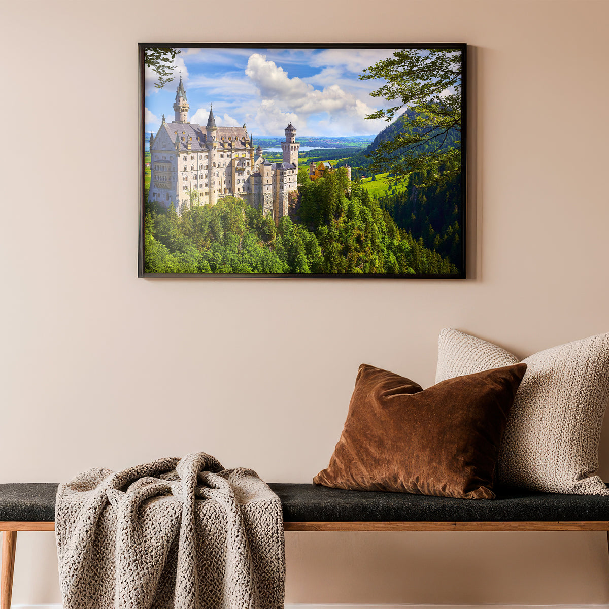 Das Märchenherz - Schloss Neuschwanstein Poster, im Querformat, gerahmt an einer Wand