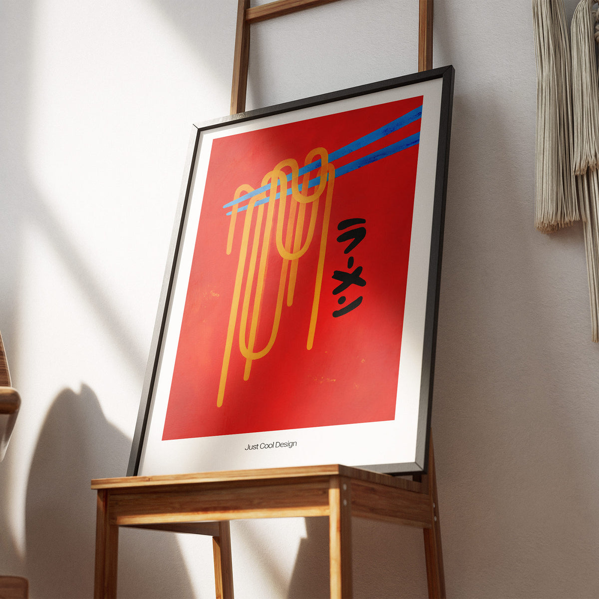 Abstrakter Appetit - Ramen Genuss Poster, gerahmt an einer Wand über einem Stuhl