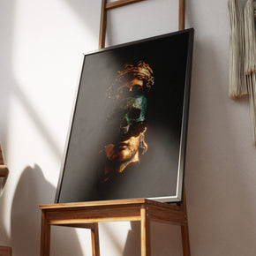 Memento Mori - Bronze Totenkopf Poster, gerahmt an einer Wand über einem Stuhl