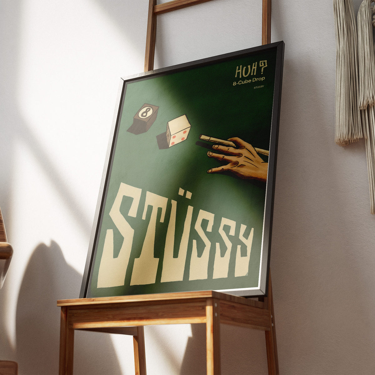 Streetwear Spiel - 8-Würfel Pool Poster, gerahmt an einer Wand über einem Stuhl